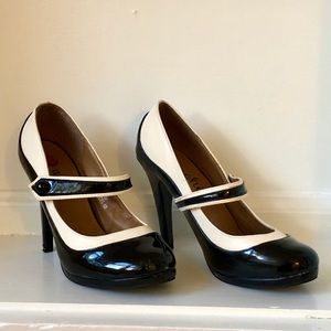 Retro-vibe black & white heels